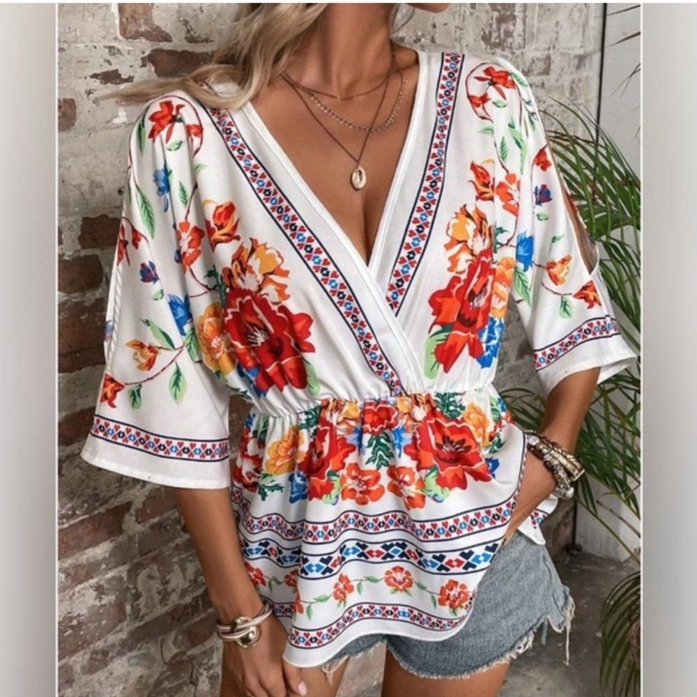 🔥🔥 Floral Print Surplice Peplum Top Boutique Item